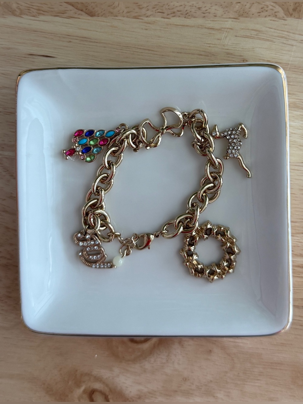 Christmas Charm Bracelet Gold Tone 7 Inch Holiday Wreath Tree Reindeer Joy Pearl